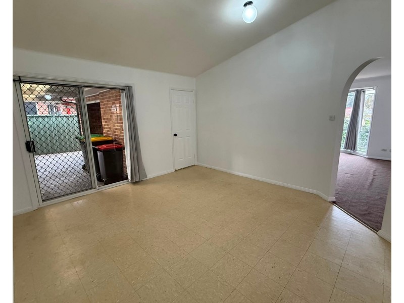 8 Tamworth Cres, Hoxton Park NSW 2171