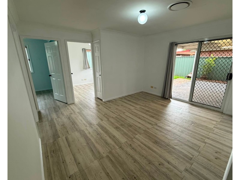 8 Tamworth Cres, Hoxton Park NSW 2171