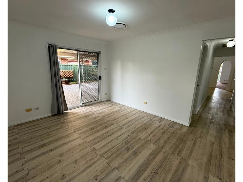 8 Tamworth Cres, Hoxton Park NSW 2171
