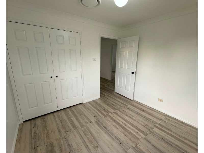 8 Tamworth Cres, Hoxton Park NSW 2171
