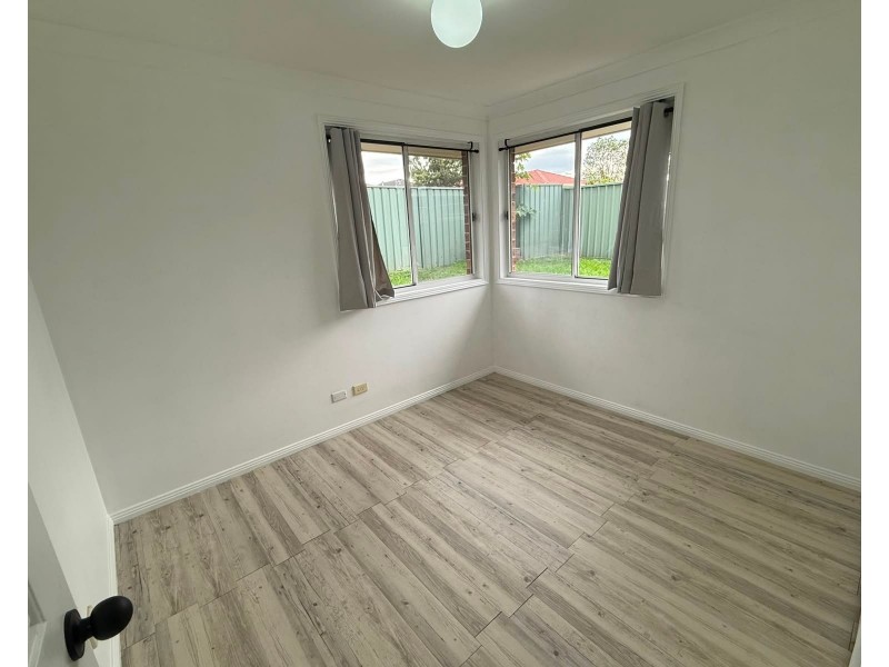 8 Tamworth Cres, Hoxton Park NSW 2171