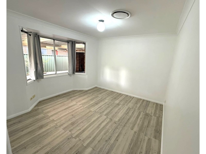 8 Tamworth Cres, Hoxton Park NSW 2171
