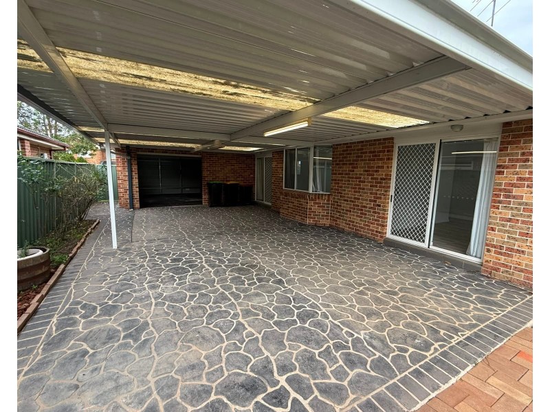 8 Tamworth Cres, Hoxton Park NSW 2171