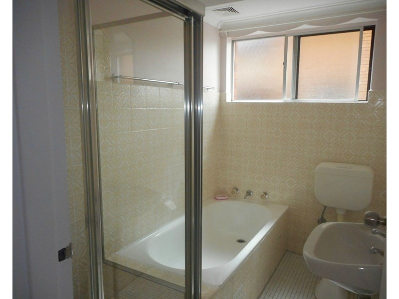 1/12 Drummond St, Warwick Farm NSW 2170