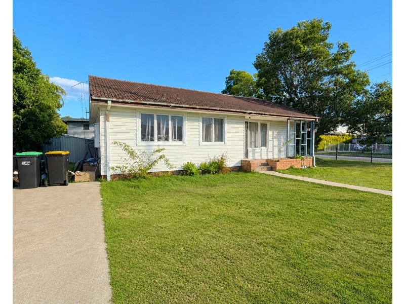 8 Armstrong St, Ashcroft NSW 2168