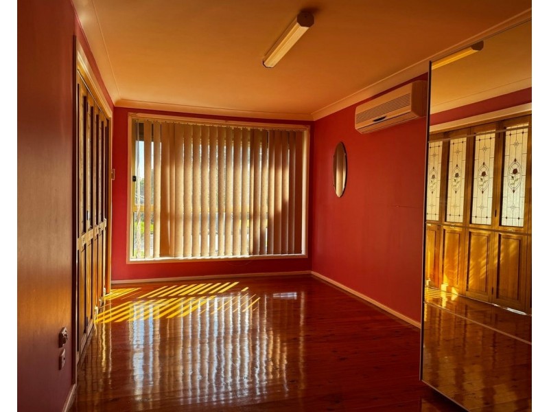 27 Calvados St, Glenfield NSW 2167