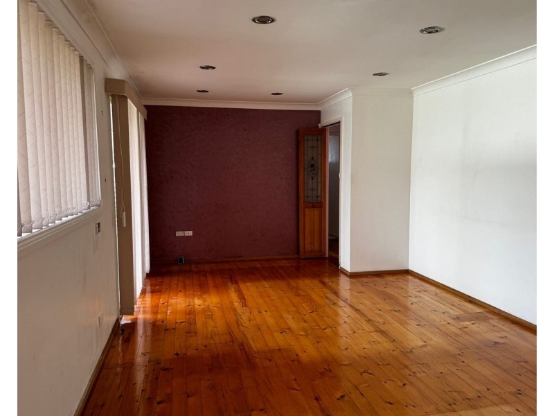 27 Calvados St, Glenfield NSW 2167