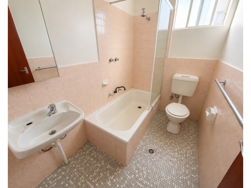 1/6 Collimore Ave, Liverpool NSW 2170