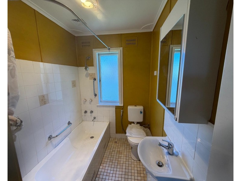 17 Wheeler Ave, Lurnea NSW 2170