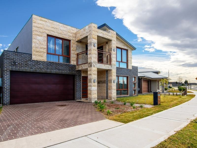 8 Middleridge Drive, Glenmore Park NSW 2745