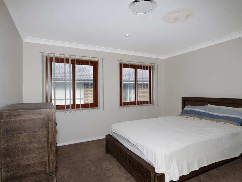 8 Middleridge Drive, Glenmore Park NSW 2745