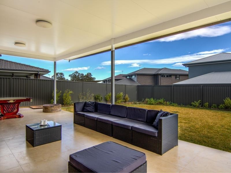 8 Middleridge Drive, Glenmore Park NSW 2745