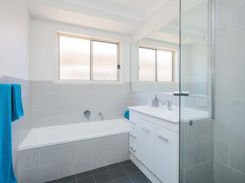 27 Bundeluk Crescent, Glenmore Park NSW 2745