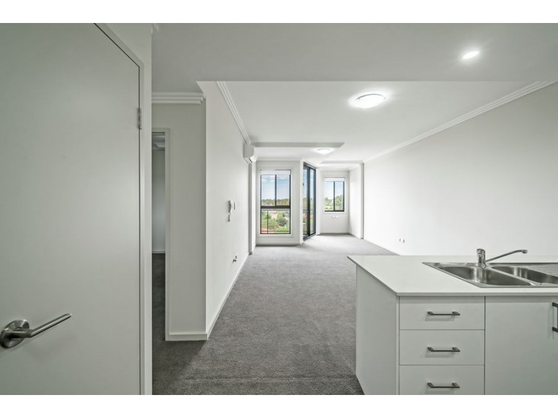 B402/48-56 Derby Street, Kingswood NSW 2747