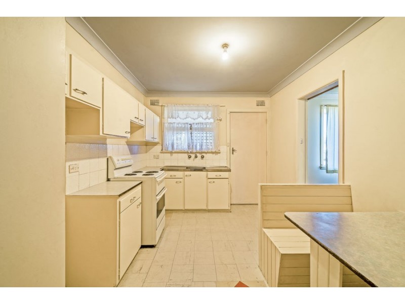 8 Chester Avenue, Cambridge Park NSW 2747