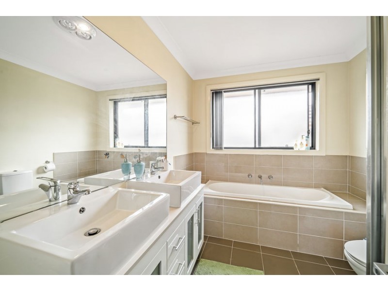 1A Moluccana Crescent, Ropes Crossing NSW 2760