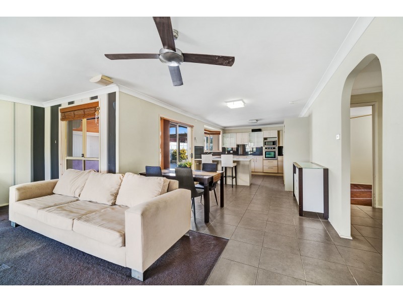 15 Vivaldi Crescent, Claremont Meadows NSW 2747