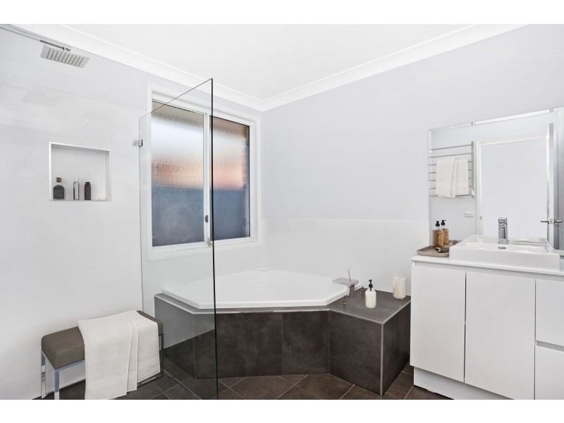 17 Regentville Road, Glenmore Park NSW 2745