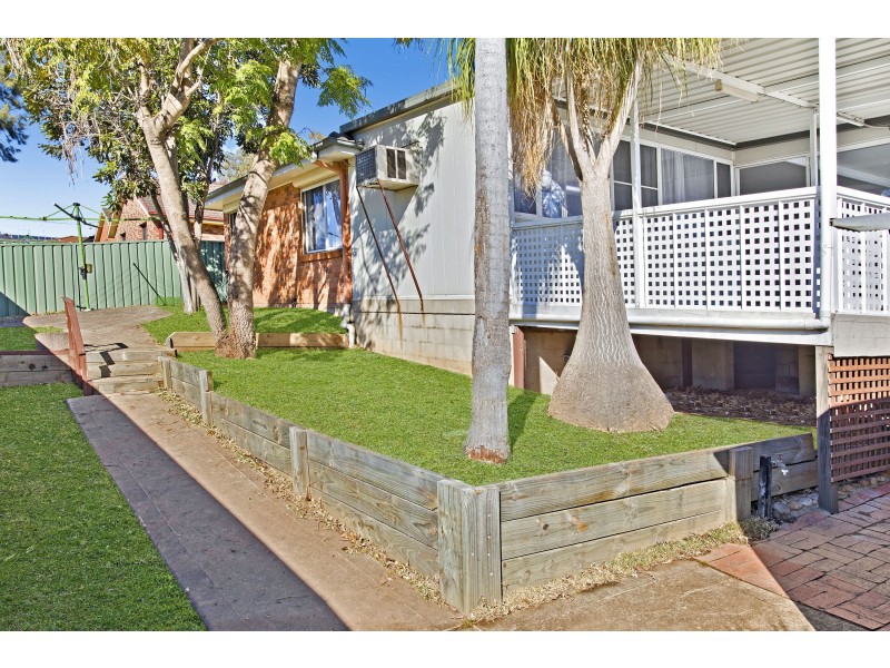 17 Regentville Road, Glenmore Park NSW 2745