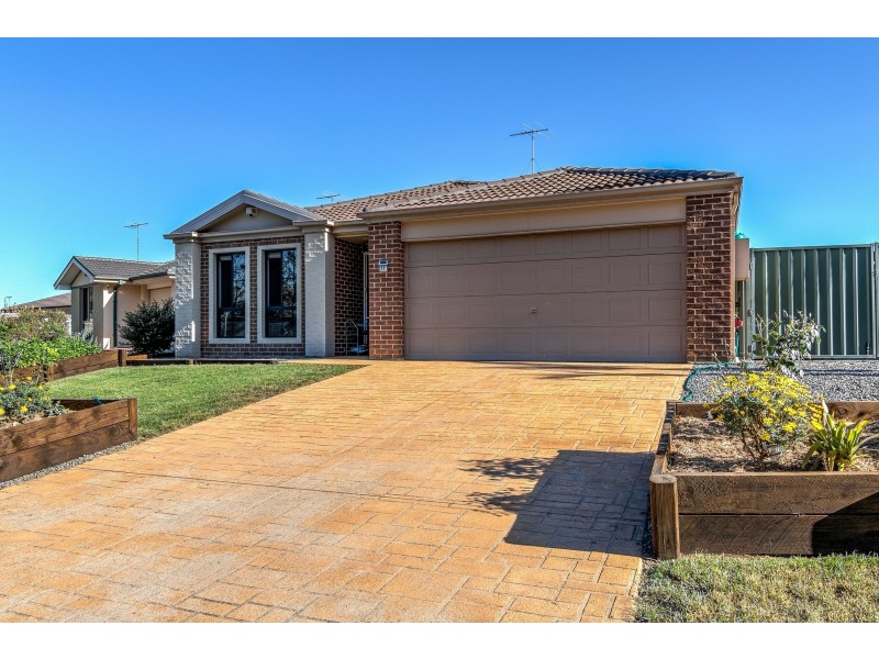 17 Nindi Crescent, Glenmore Park NSW 2745