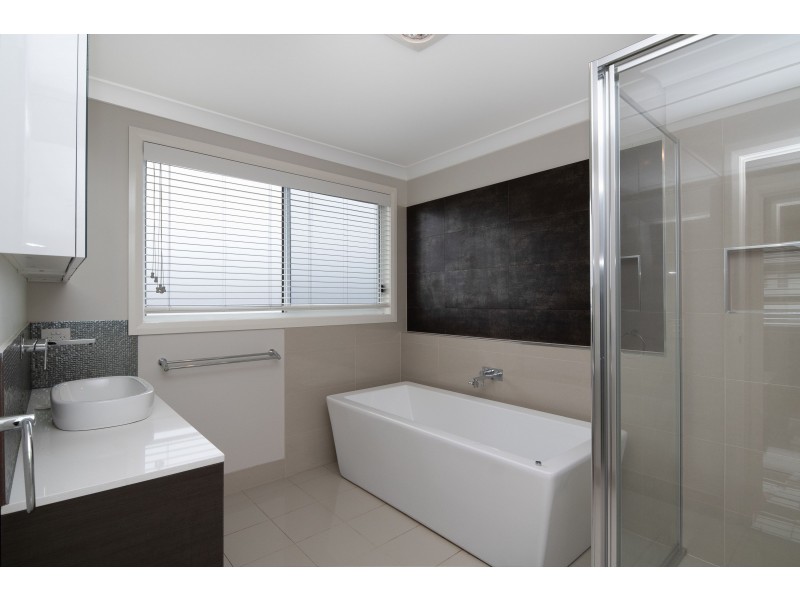 24 Highdale Terrace, Glenmore Park NSW 2745