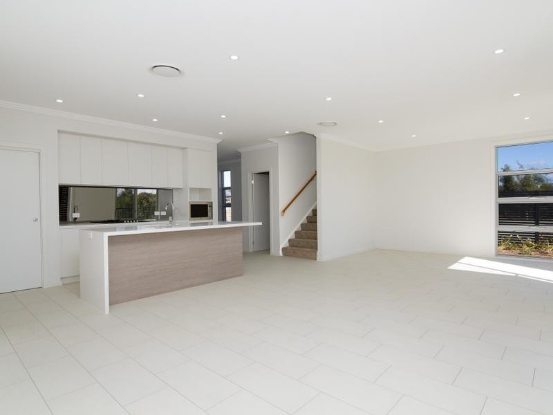 39 Aspect Crescent, Glenmore Park NSW 2745