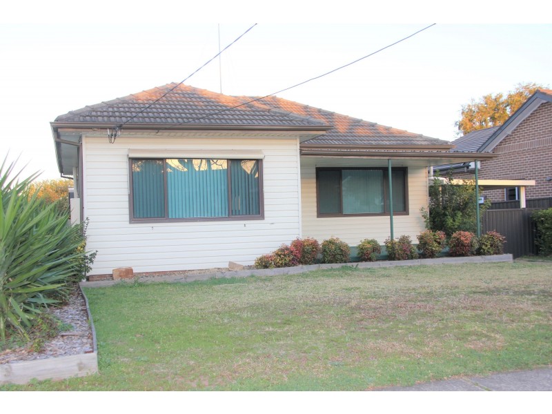 12 Craig Ave, Oxley Park NSW 2760