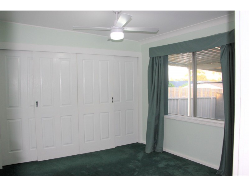 12 Craig Ave, Oxley Park NSW 2760