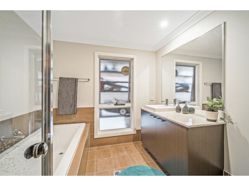 14 Riverflat DR, Glenmore Park NSW 2745