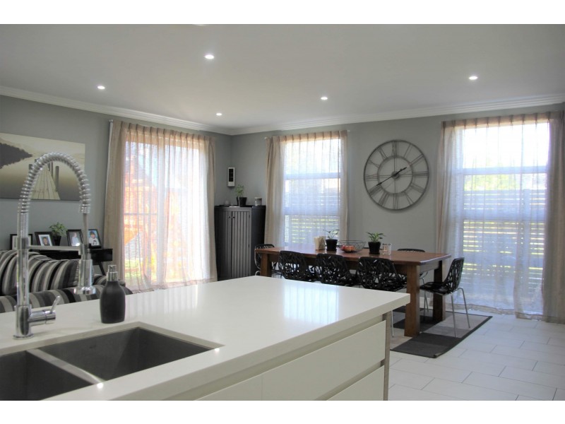 8 Aspect Crescent, Glenmore Park NSW 2745