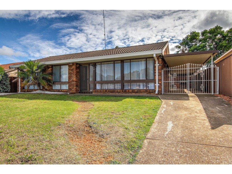 9 Hourglass Glen, St Clair NSW 2759
