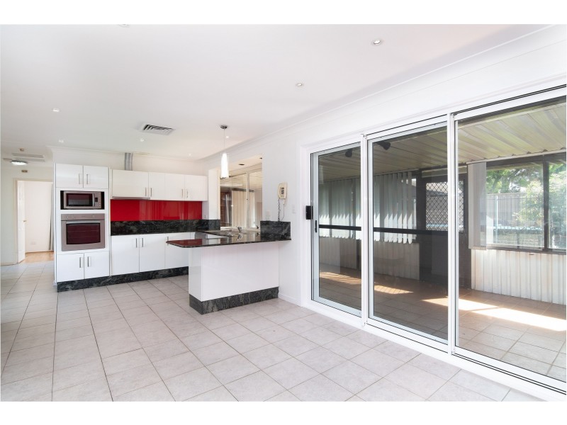 9 Hourglass Glen, St Clair NSW 2759