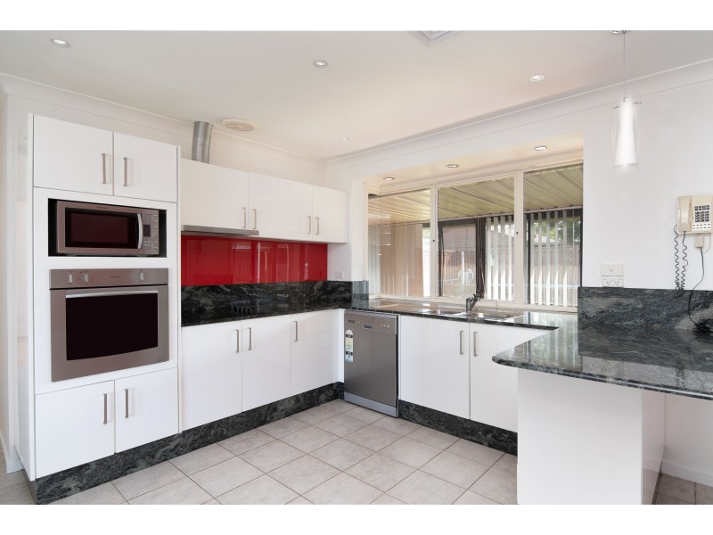 9 Hourglass Glen, St Clair NSW 2759