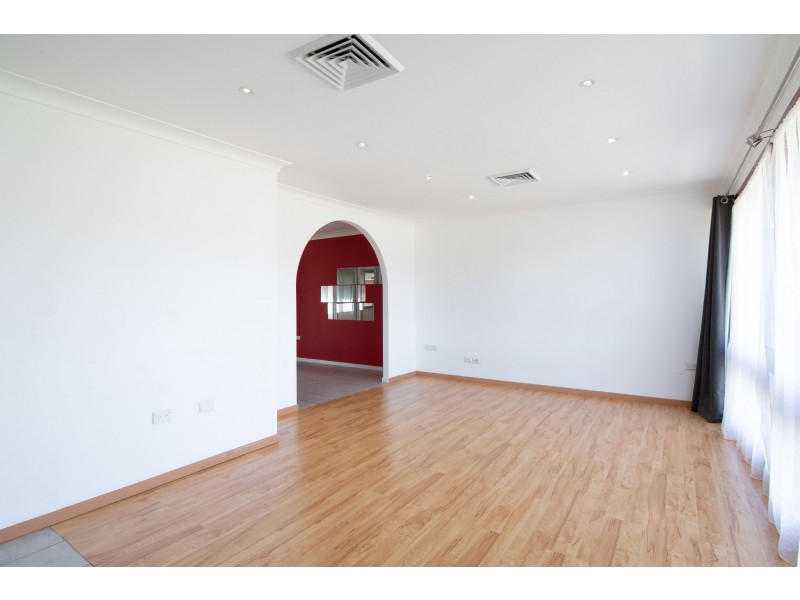 9 Hourglass Glen, St Clair NSW 2759