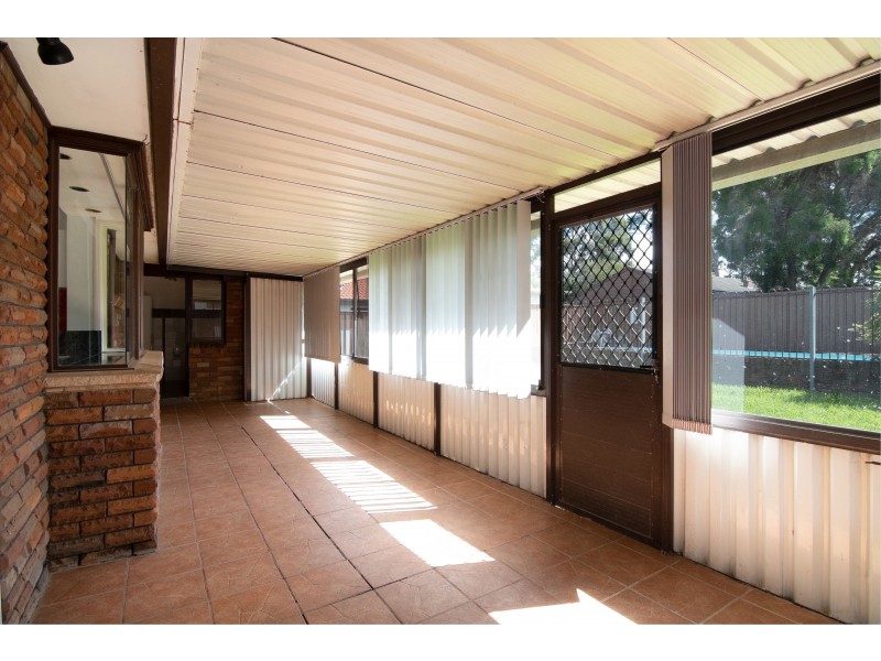 9 Hourglass Glen, St Clair NSW 2759