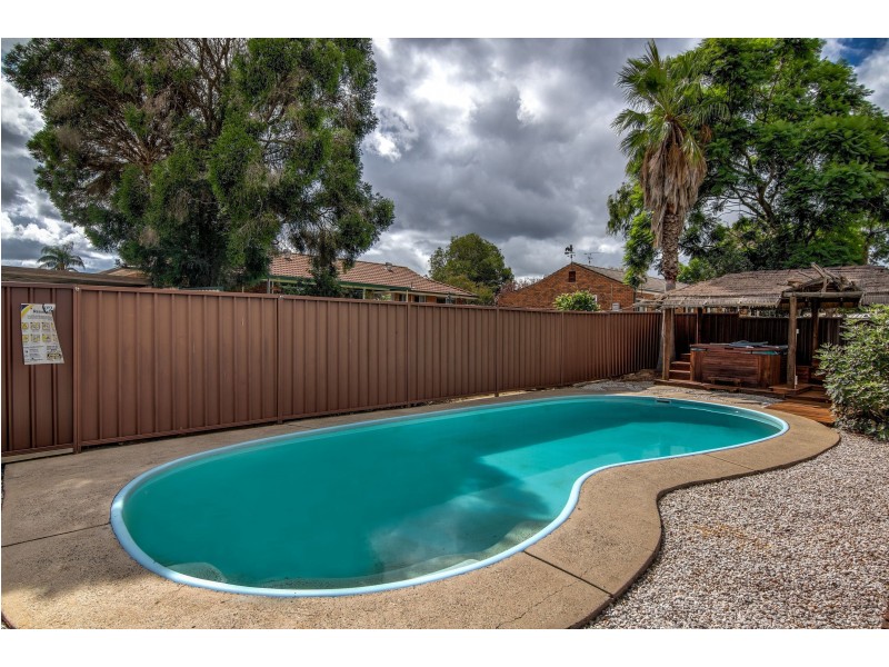 9 Hourglass Glen, St Clair NSW 2759