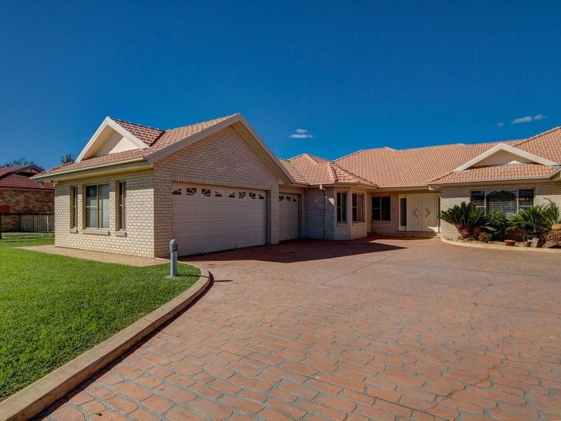 10 Bordeaux Pl, Orchard Hills NSW 2748