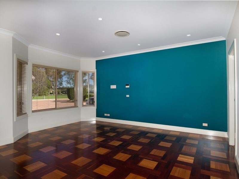 10 Bordeaux Pl, Orchard Hills NSW 2748