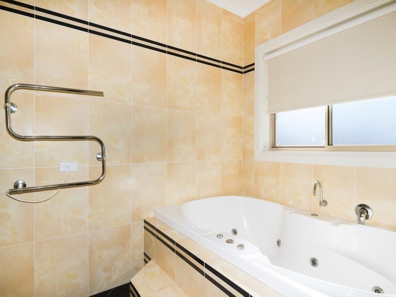 10 Bordeaux Pl, Orchard Hills NSW 2748