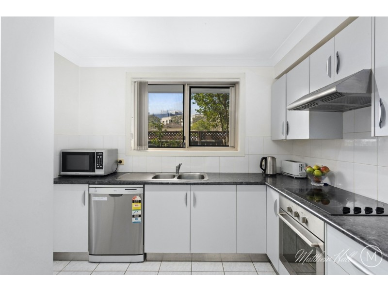 2/16 Lethbridge st, Penrith NSW 2750