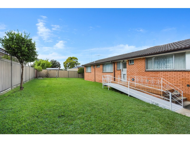 6 Berry Place, Werrington County NSW 2747