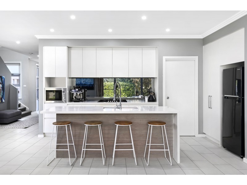 8 Aspect Crescent, Glenmore Park NSW 2745