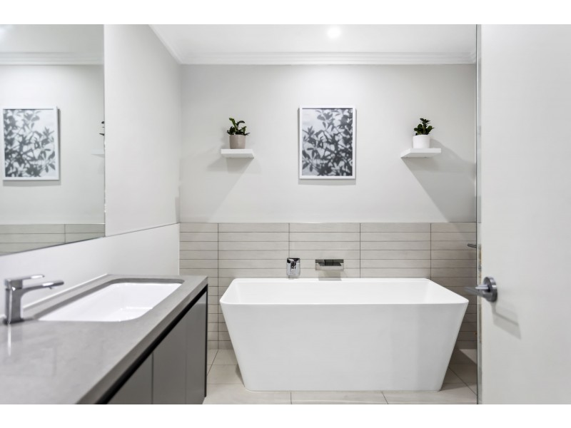 8 Aspect Crescent, Glenmore Park NSW 2745