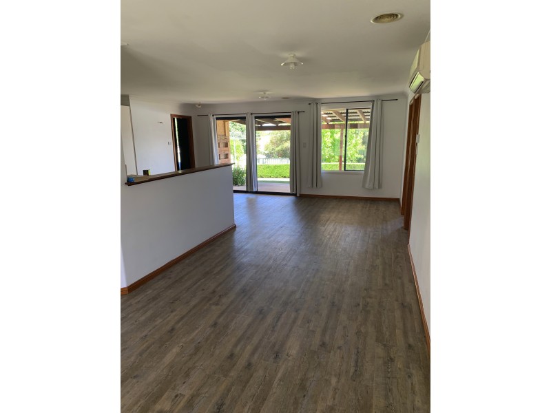 33 Booth Cres, Orange NSW 2800