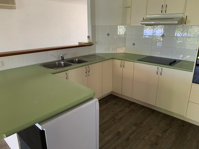 33 Booth Cres, Orange NSW 2800