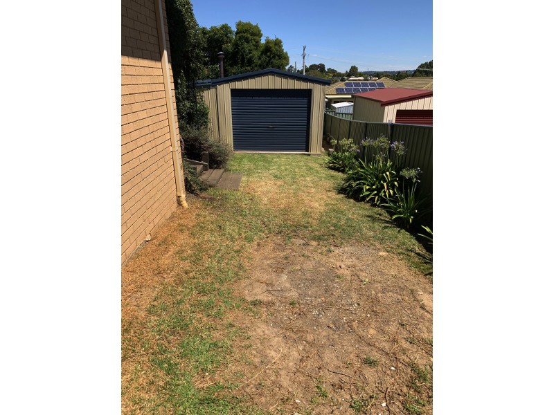 33 Booth Cres, Orange NSW 2800