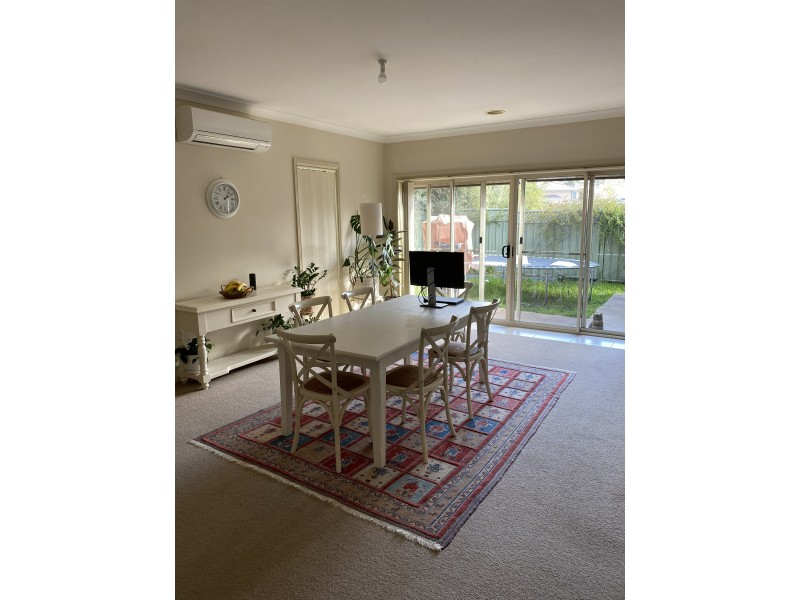 11a Roselawn Dr, Orange NSW 2800