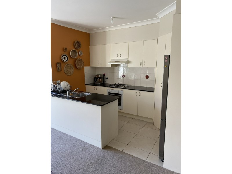 11a Roselawn Dr, Orange NSW 2800