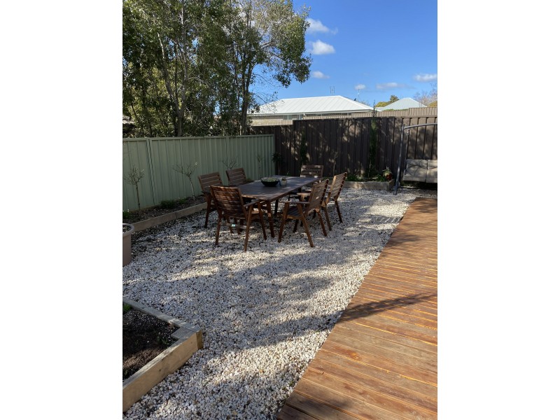 11a Roselawn Dr, Orange NSW 2800