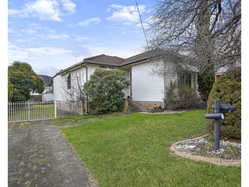 8 Caroline Avenue, Bowenfels NSW 2790
